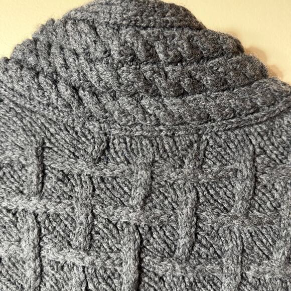 Nua Marino Wool Cable Knit Poncho SZ S or M Shawl button Collar Country Cozy - Picture 3 of 7
